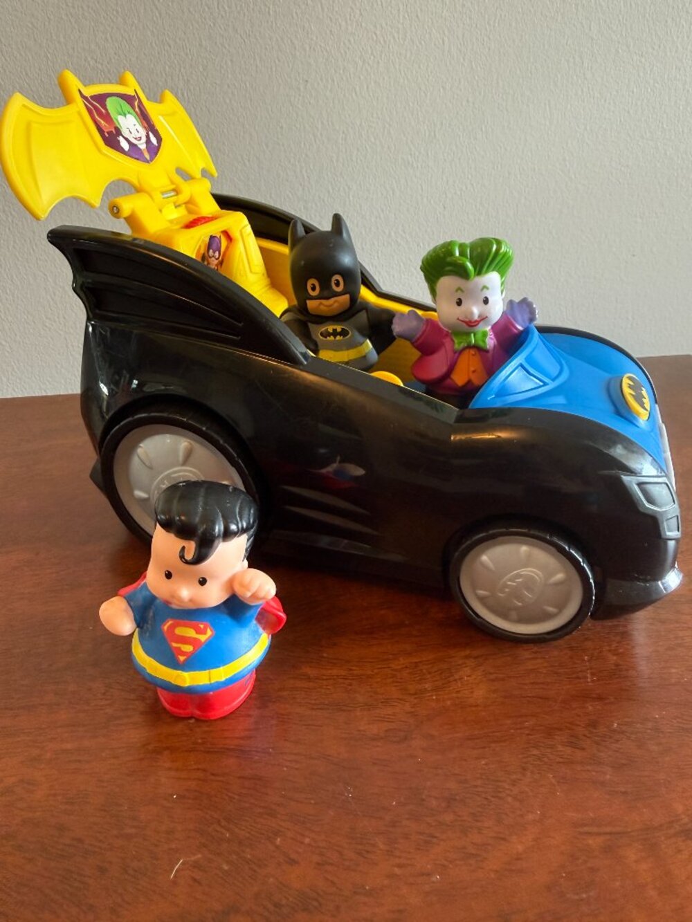 Fisher Price Little People DC Super Friends Bat Car